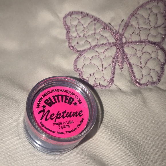 🌟HP 🌟🌟NEPTUNE Medusa Makeup Glitter Pot NWOBox - Picture 6 of 8